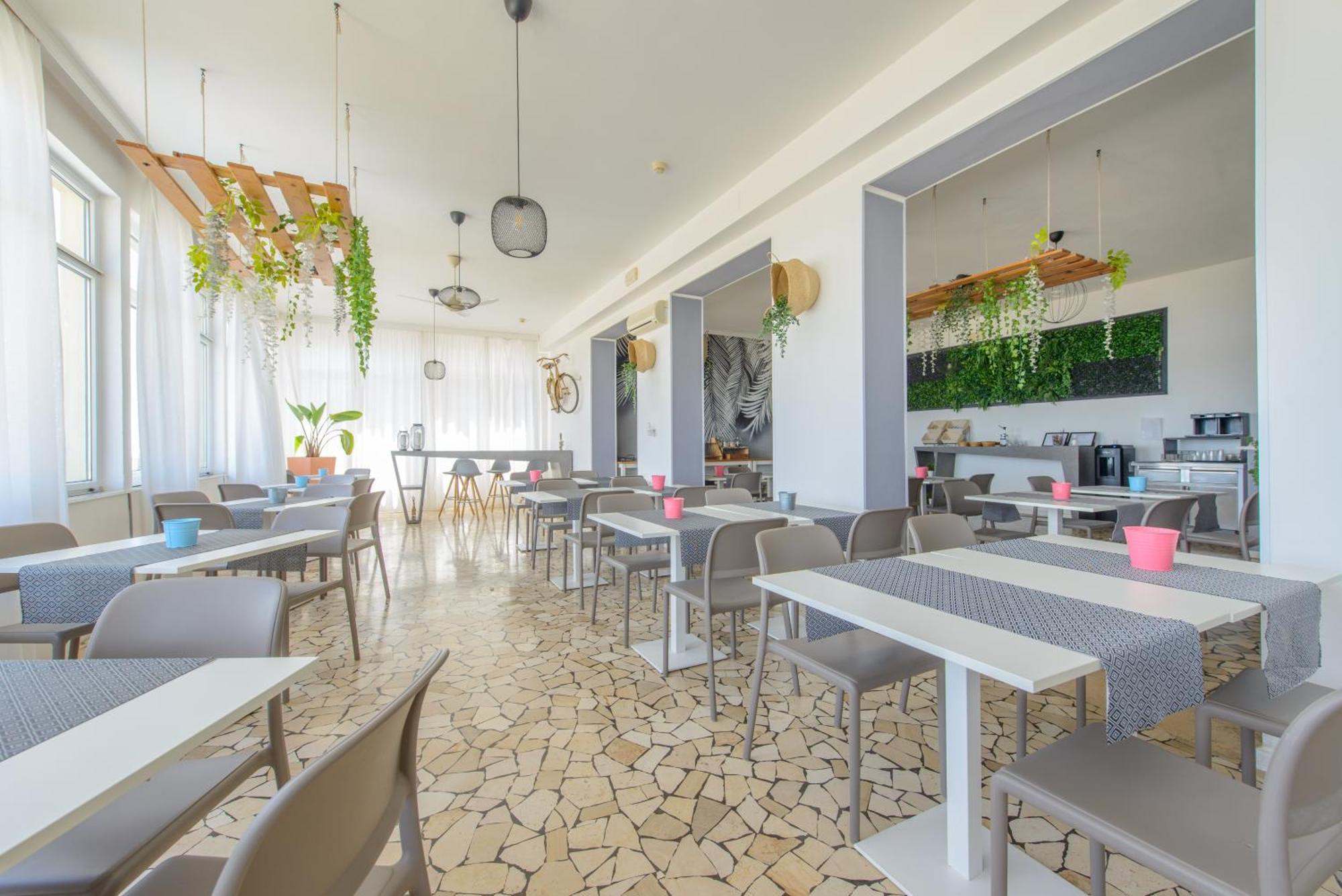 Nautic Beach Hotel Rimini Bagian luar foto