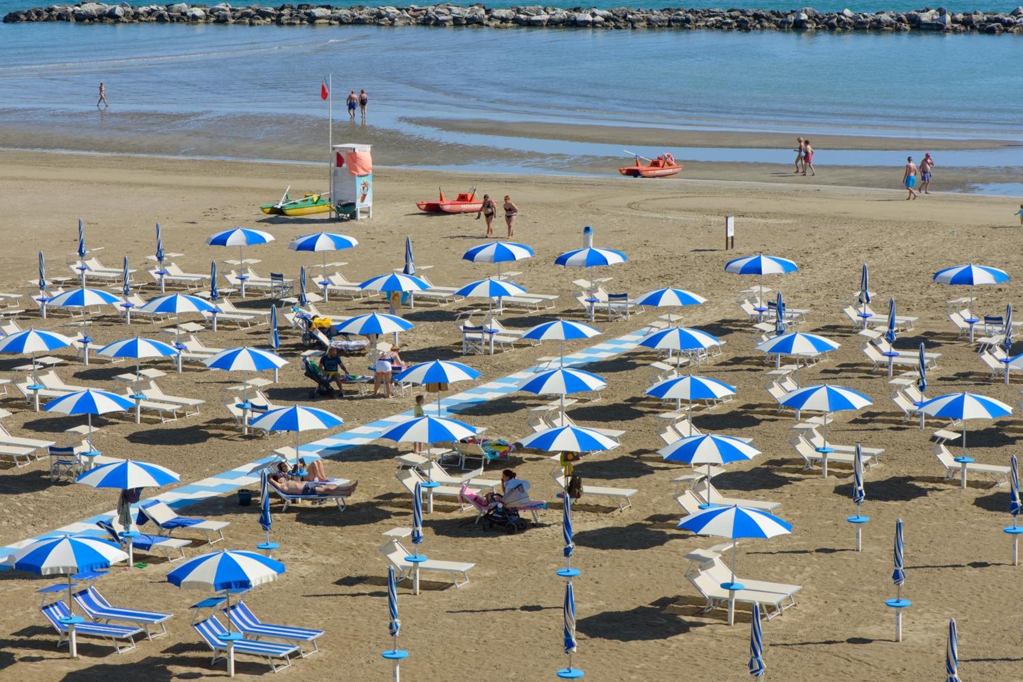 Nautic Beach Hotel Rimini Bagian luar foto